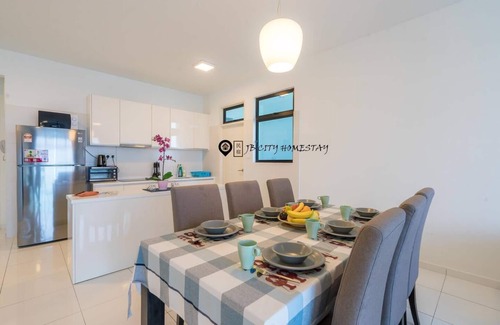 Bukit Indah Apartment | Sky loft (ホームステイ) @ JB city homestay