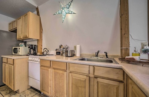 Almond Apartment | ‘Sky Loft’ Bryson Studio: 1 Mi From Fontana Lake!