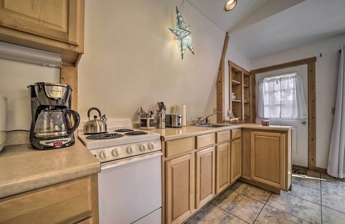 Almond Apartment | ‘Sky Loft’ Bryson Studio: 1 Mi From Fontana Lake!