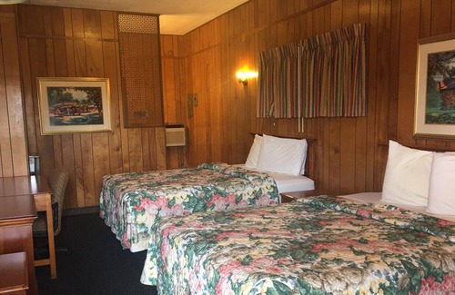 El Dorado House | Sky-Palace Inn and Suites El Dorado - 2 Double Bed NS