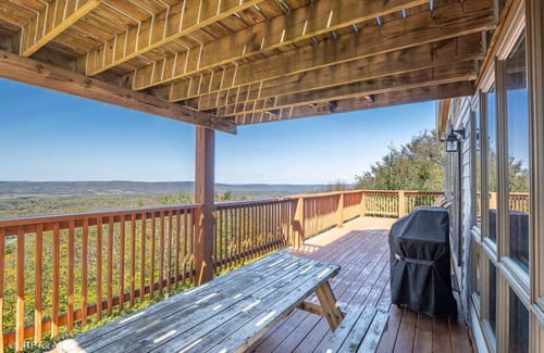 Old Timberline House | Sky Ridge - 1901 Mountainside RoadnnSky Ridge - Stunning Mountain Top Views, Hot Tub