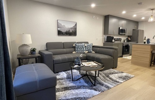 Harvie Heights Apartment | Sky Ridge Heights | Outdoor Hot Tub | Parking