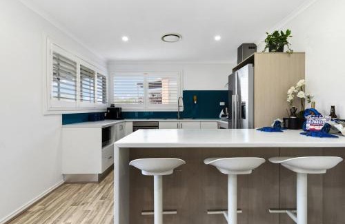 Malua Bay House | Skyes Beach House - Downstairs Accommodation