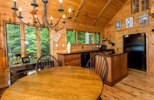 Dorset Cottage | Skyfall! Gorgeous Grand Cabin with a Killer View in Muskoka. Great for Families!