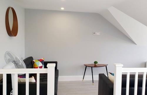Caerphilly Apartment | Skyline apartment - 2 bedroom with castle views