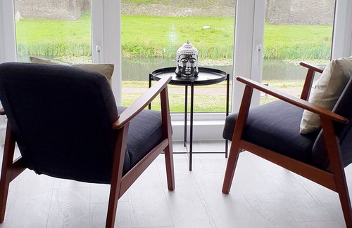 Caerphilly Apartment | Skyline apartment - 2 bedroom with castle views