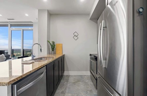 Downtown Mississauga Apartment | Skyline Bliss Penthouse, Gym, Pool, Sauna Access