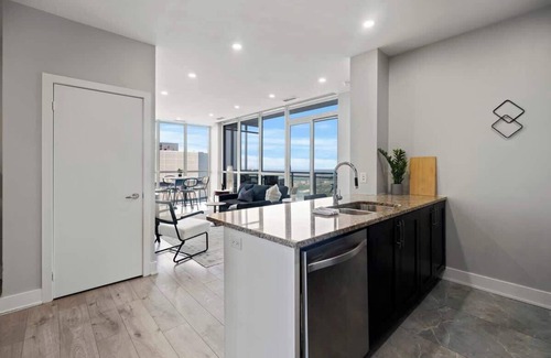 Downtown Mississauga Apartment | Skyline Bliss Penthouse, Gym, Pool, Sauna Access