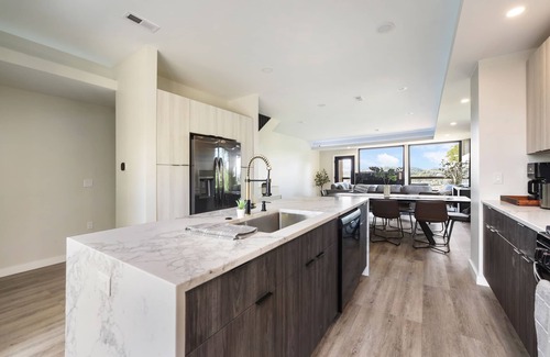 Pittsburgh House | Skyline Haven:5BR/3.5BA + Garage Parking + Rooftop