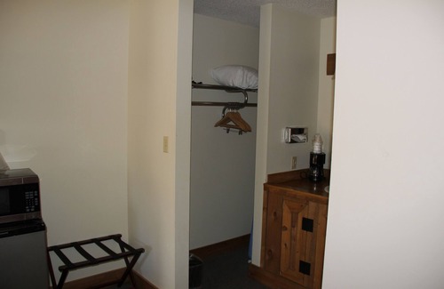 Ghent Hotel | Skyline Lodge