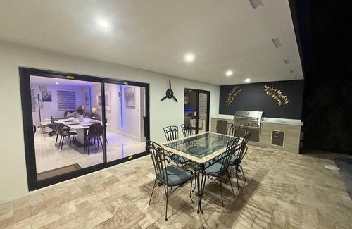 Miami Lakes House | Skyline Lux Villa w/Pool 4/3