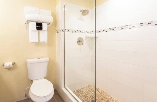 Christiansted Hotel | Skyline Strolls | 3 Queen Rooms + Art, Culture & Cafes