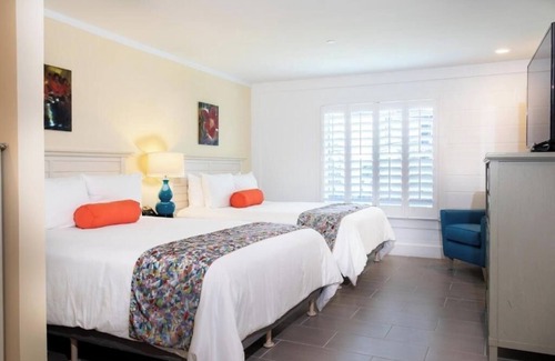 Christiansted Hotel | Skyline Strolls | 3 Queen Rooms + Art, Culture & Cafes