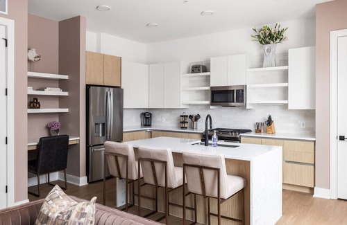 Cabbagetown Apartment | Skyline Suite by Atlanta Luxury Rentals