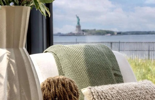 Manhattan Cabin | Skyline Suite with Statue of Liberty Views
