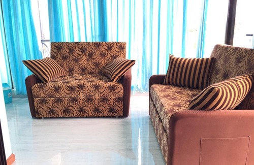 Surinam House | SkylineInn Hotel
