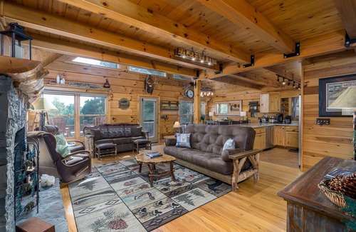 Murphy Cabin | SKYVIEW STATION: Secluded 3-Level Log Cabin w/Private Trail