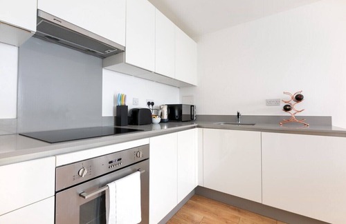 Grange Apartment | Skyvillion - 2Bed Enfield Flat w/Balcony & Parking