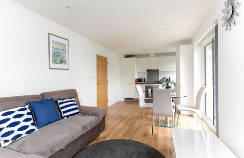 Grange Apartment | Skyvillion - Tower Point Enfield 1bed Wbalcony