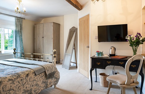 Edington Bed & Breakfast | Slades Farm Leisure