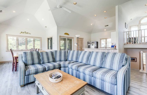 Monteray Shores House | Slam Dunk | Sound Side | Hot Tub, Community Pool | Corolla