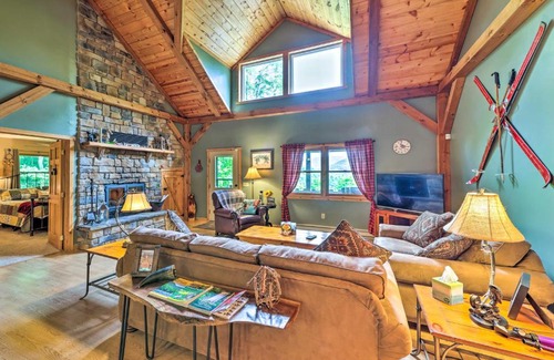 Slatyfork Farm House | Slaty Fork Escape with Mountain View and Hot Tub!