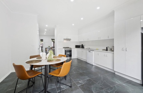 Clifton Hill House | Sleek 2-Bed Terrace near Local Parks