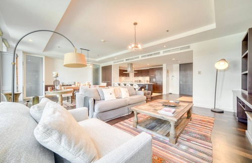 DIFC Apartment | Sleek and Convenient 1BR Apt in DIFC