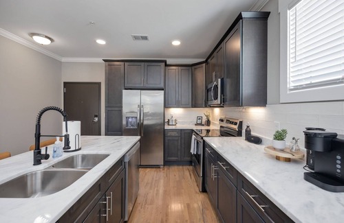 The Nations Condo | Sleek Apartment-Sleeps 4-The Nations-7 Mins to DT