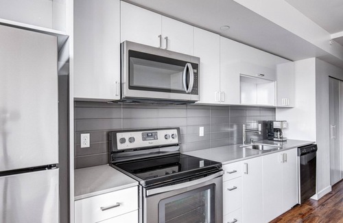 Wilburton Apartment | Sleek Bellevue 1BR w/BBQ, Gym, W/D, near Spring District, by Blueground