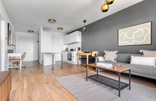 Brigittenau Apartment | Sleek Brigittenau 1BR w/Roof & Pvt Loggia, nr Handeskai, by Blueground