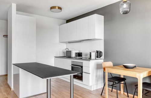 Brigittenau Apartment | Sleek Brigittenau 1BR w/Roof & Pvt Loggia, nr Handeskai, by Blueground