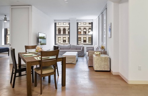Downtown Buffalo Apartment | Sleek Buffalo /Niagara Condo with free parking- 9 mins to Buffalo General Hospital