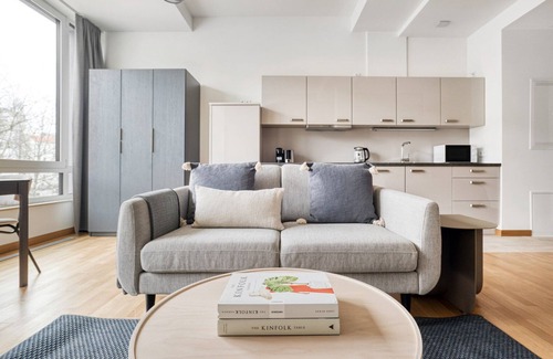 Wilmersdorf Apartment | Sleek Charlottenburg Studio near KaDeWe & Kurfürstendamm, by Blueground