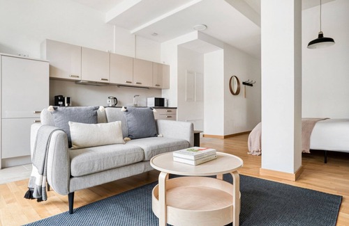 Wilmersdorf Apartment | Sleek Charlottenburg Studio near KaDeWe & Kurfürstendamm, by Blueground