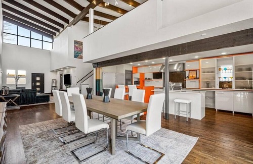 Cherry Street House | Sleek & Chic @ Cherry Street