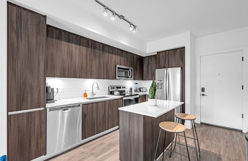 Doral Apartment | Sleek Doral Retreat 1 Bed Oasis W/Free Parking