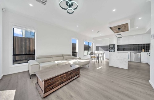 Kalkallo House | Sleek Family Home Near Kallo Town Centre