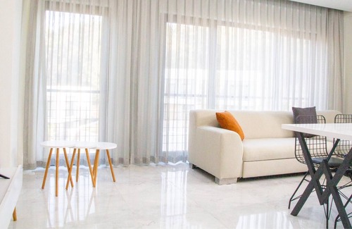 Milas House | Sleek Flat w Garden 5 min to Beach in Milas