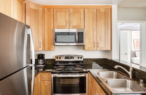 Atwater Village Apartment | Sleek Glendale 1BR w/Gym, Pool, Lounge, walkable location, by Blueground