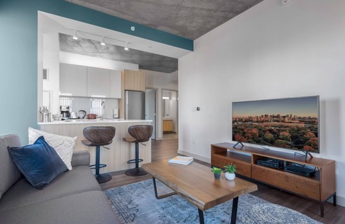 MIT Apartment | Sleek Kendall Sq 2BR, Gym, Doorman, walk to MIT by Blueground