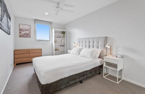Kensington Apartment | Sleek Kensington 2-Bed with BBQ Area & Gym