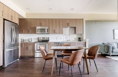 Mountain View Apartment | Sleek Mountain View 1BR w/Garden & Pool, nr Restaurants, by Blueground