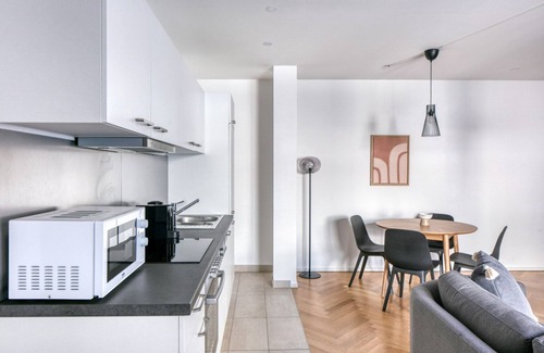 Rudolfsheim-Funfhaus Apartment | Sleek Rudolfsheim-Fünfhaus 2BR w/Terrace, near Schönbrunn, by Blueground