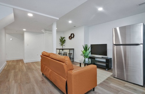 Winter Hill Apartment | Sleek Somerville Apartment near Encore!