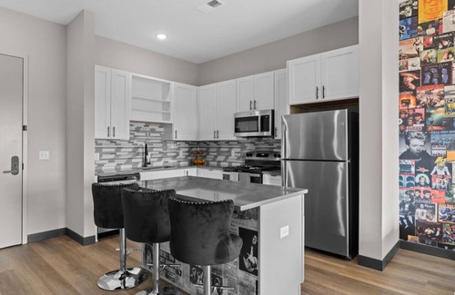 South Nashville Apartment | Sleek Spot: 8 Min to Broadway, Sleeps 4!