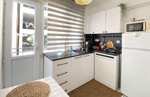 Gumussuyu Mahallesi Apartment | Sleek Studio Flat in Beyoglu with Central Location