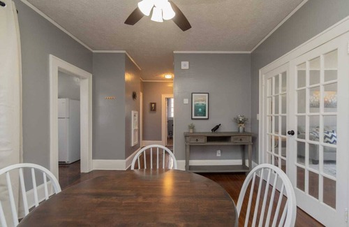 Montgomery Apartment | Sleek & Stylish Apt w/2 King Rooms - 10 Mins to DT!