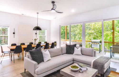 Lancaster House | Sleek Tennessee Retreat 2 Mi to Center Hill Lake!
