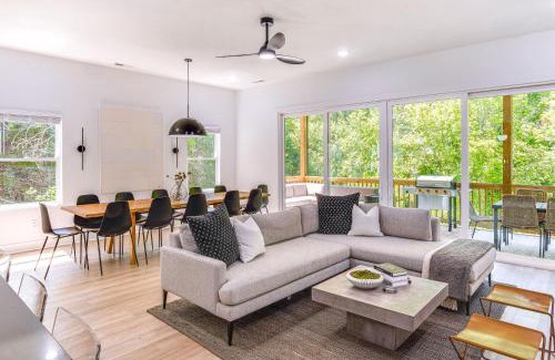Lancaster House | Sleek Tennessee Retreat 2 Mi to Center Hill Lake!